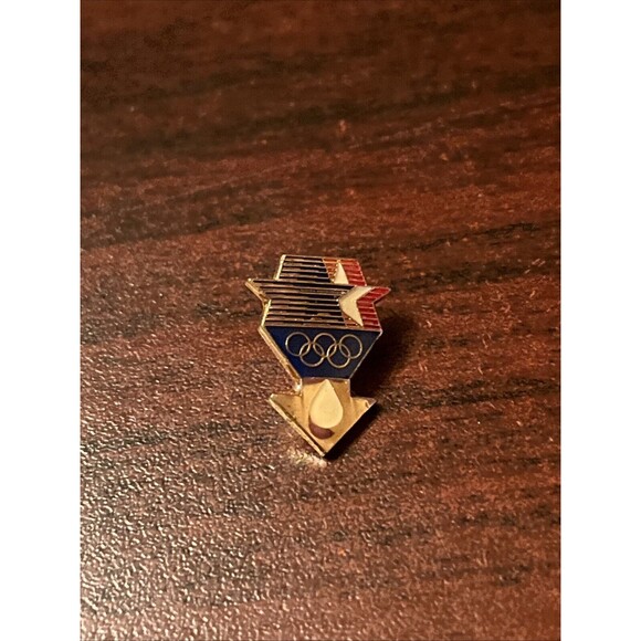1984 Los Angeles Olympics Arrowhead‎ Water Sponsor Lapel Hat Pin - Picture 1 of 3